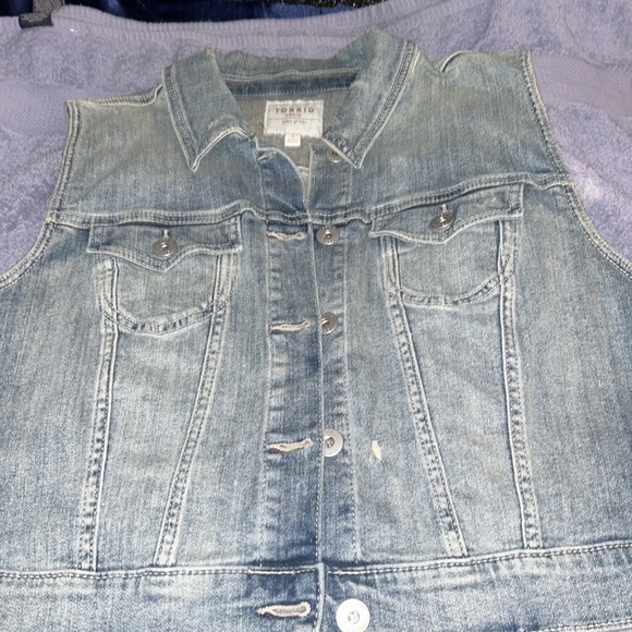 Torrid button up denim vest - Picture 2 of 4
